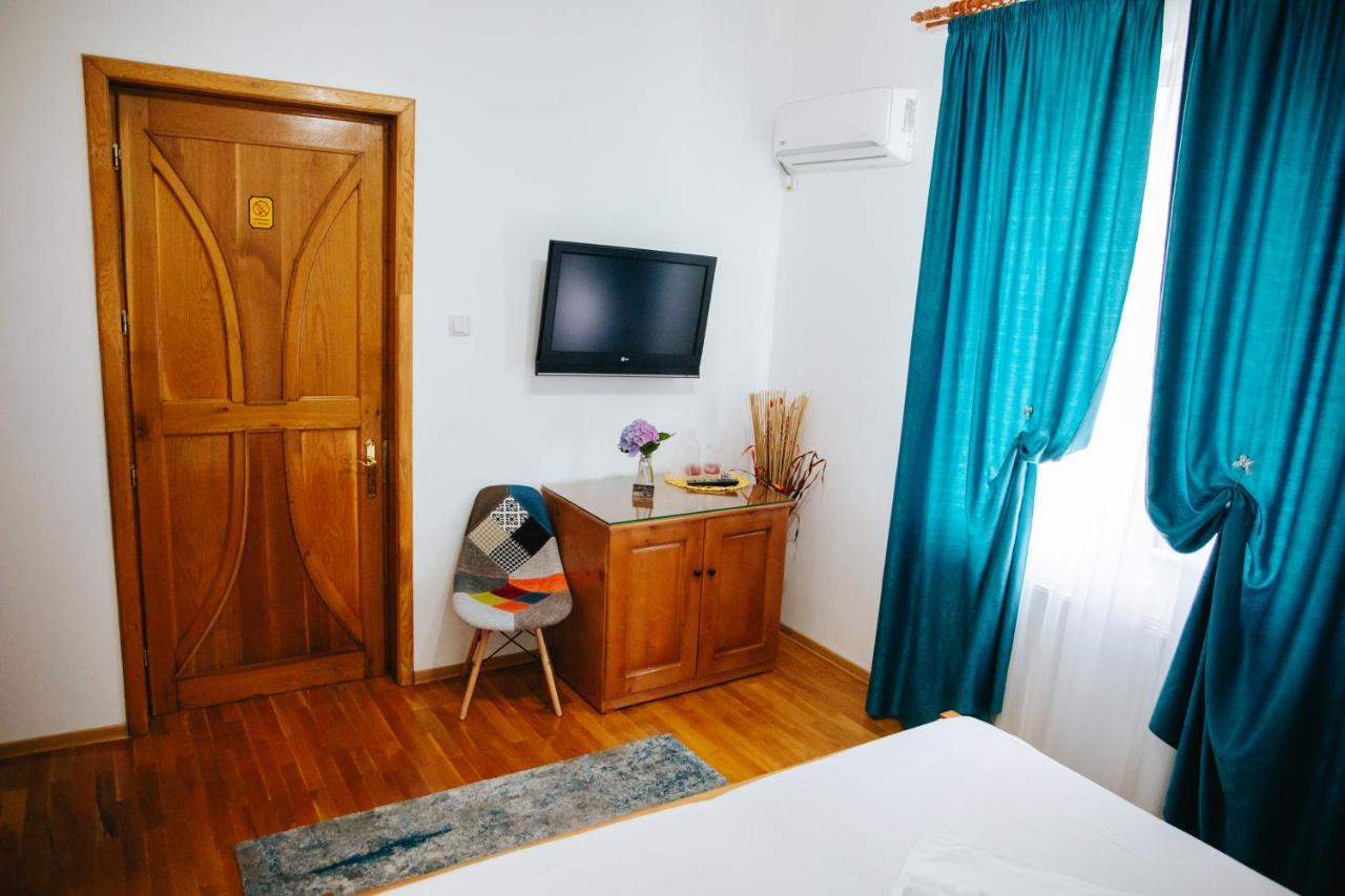 Pensiunea Casa Cristal Târgu Jiu Extérieur photo