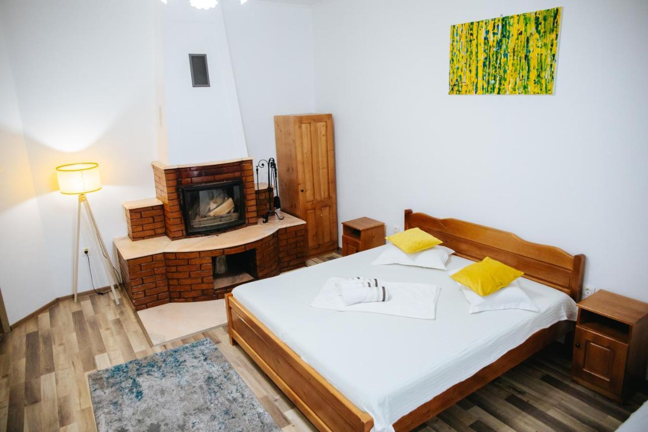 Pensiunea Casa Cristal Târgu Jiu Extérieur photo