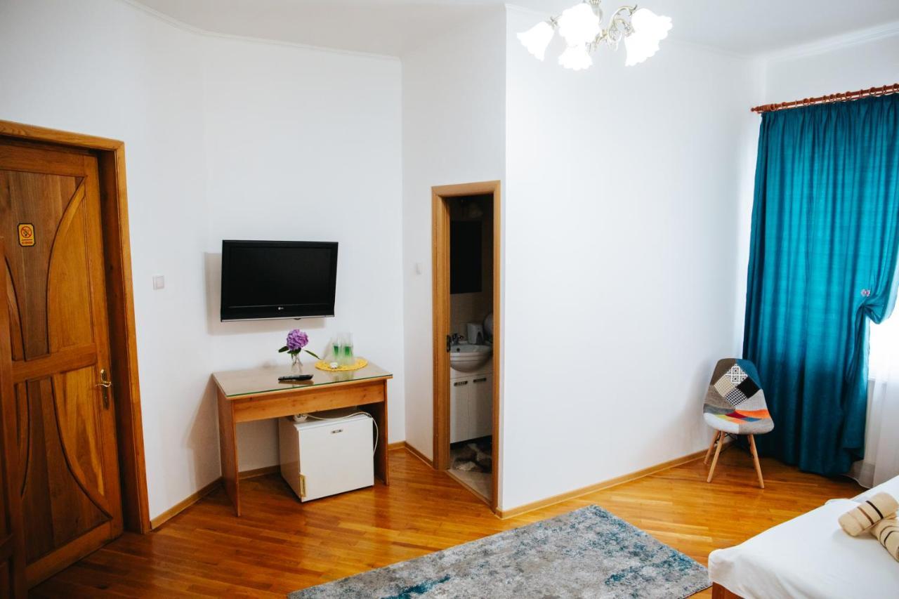 Pensiunea Casa Cristal Târgu Jiu Extérieur photo